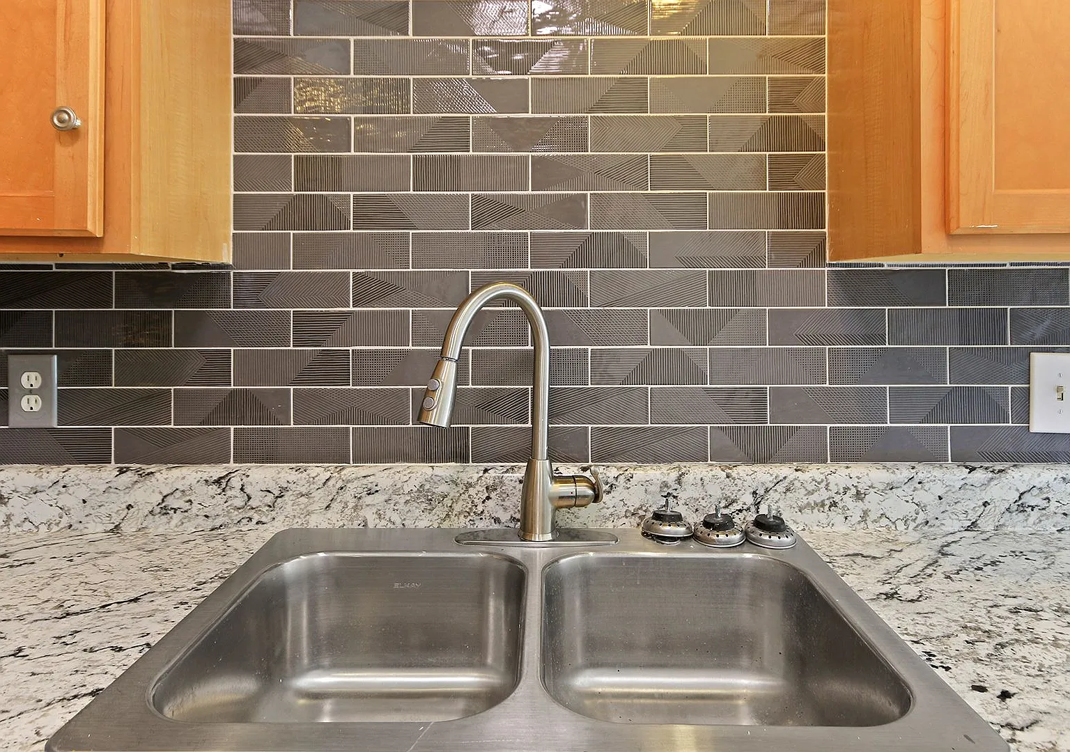 2 bed, 1.5 bath, 1100 sqft, $1,400 — Photo 4