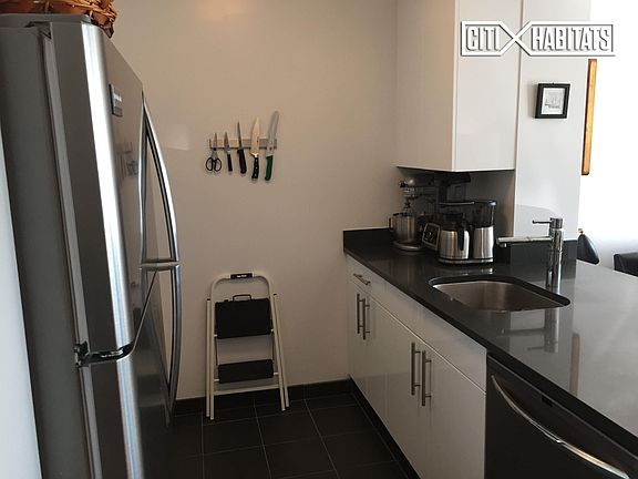 5th image of 4545 Center Blvd APT 3016