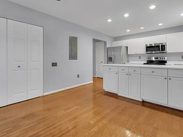 2117 Kings Gate Ln — Photo 9