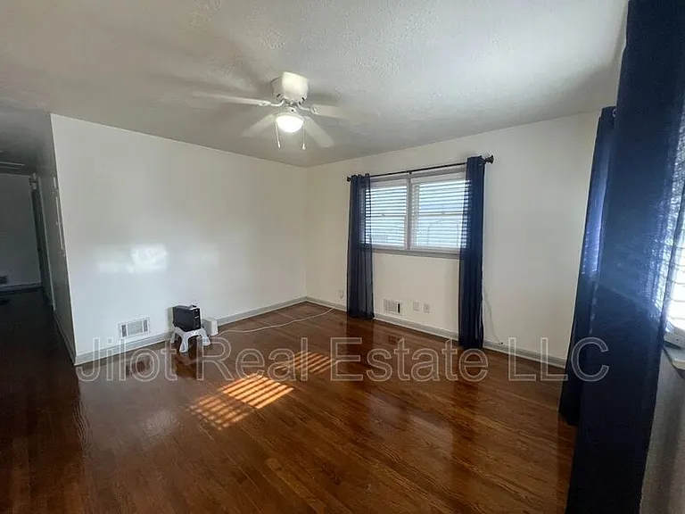 2485 Jefferson Ter — Photo 2