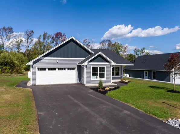 8 April Avenue, Monmouth, ME 04259
