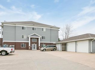 122 Hilltop Dr, West Branch, IA 52358