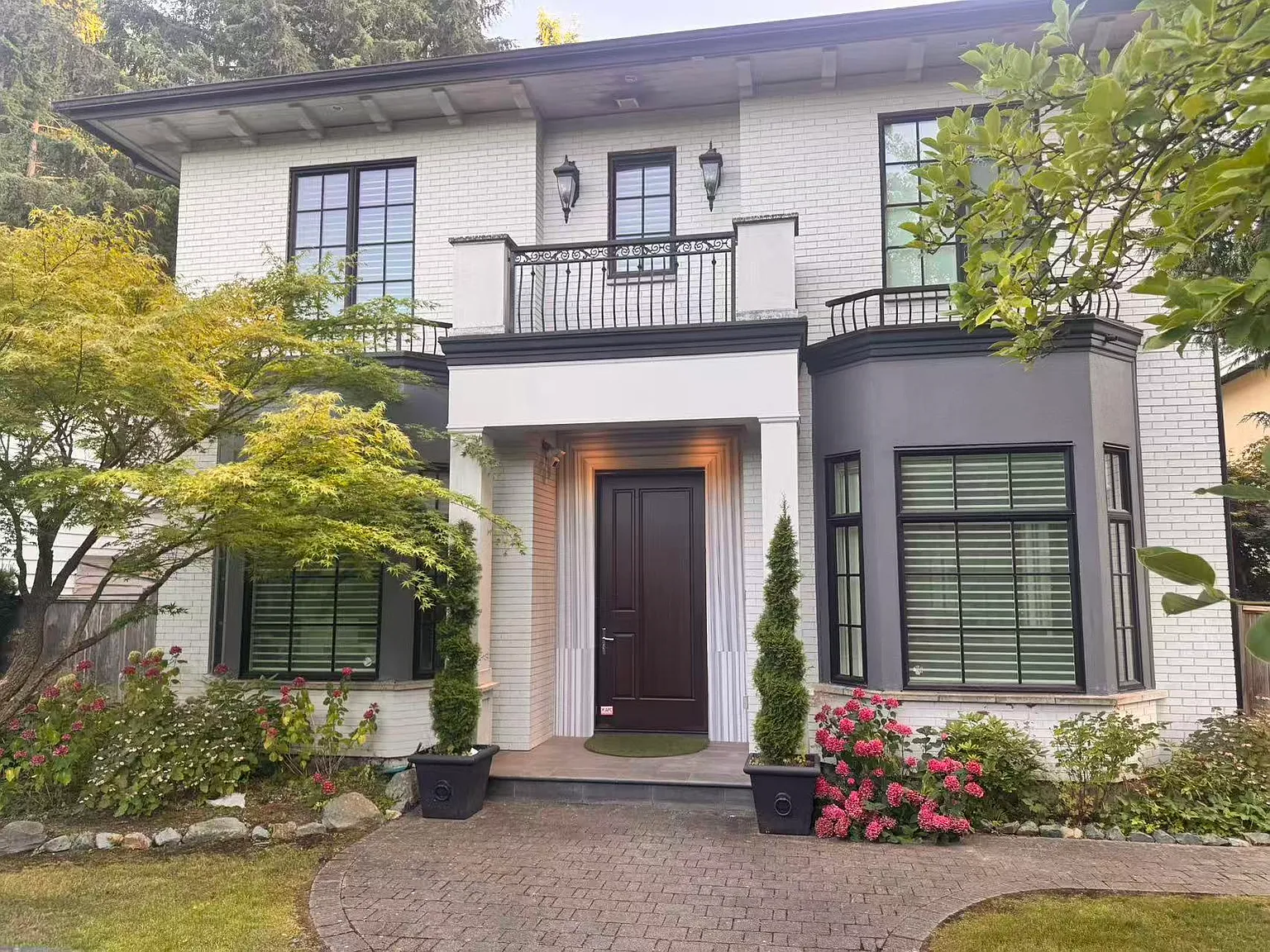 5 bed, 4115 sqft, $11,000 — Photo 1