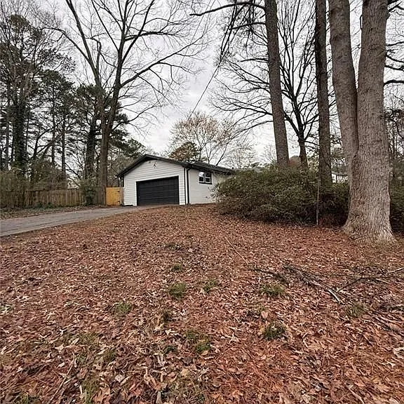1055 Pinecrest Dr — Photo 5