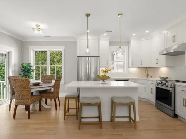 46 Lyons St #46, Quincy, MA 02169