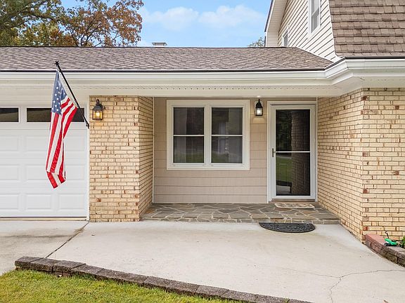 4th image of 512 Briar Park Ln