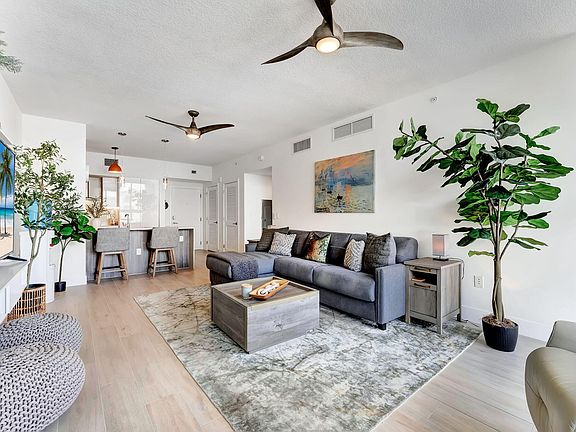 3rd image of 111 SE 1st Avenue #517