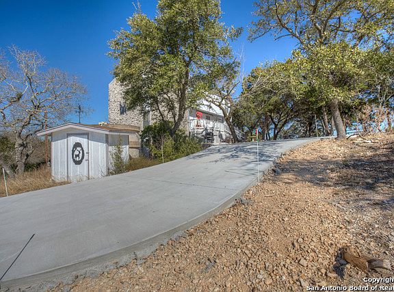 2nd image of 230 San Juan