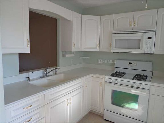 3rd image of 2982 Flint Dr S