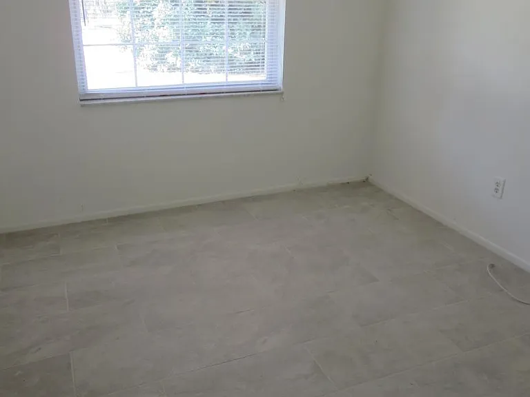 335 N Garfield Ave — Photo 8