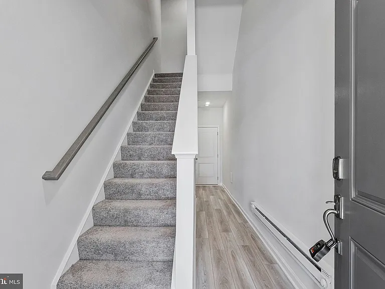 9670 Swallowtail Ln — Photo 8