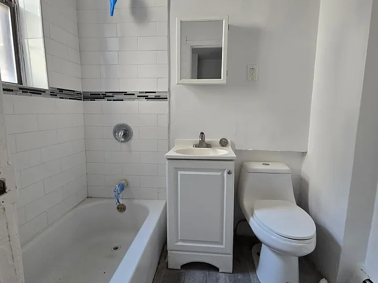 149 Zabriskie St #21 — Photo 5