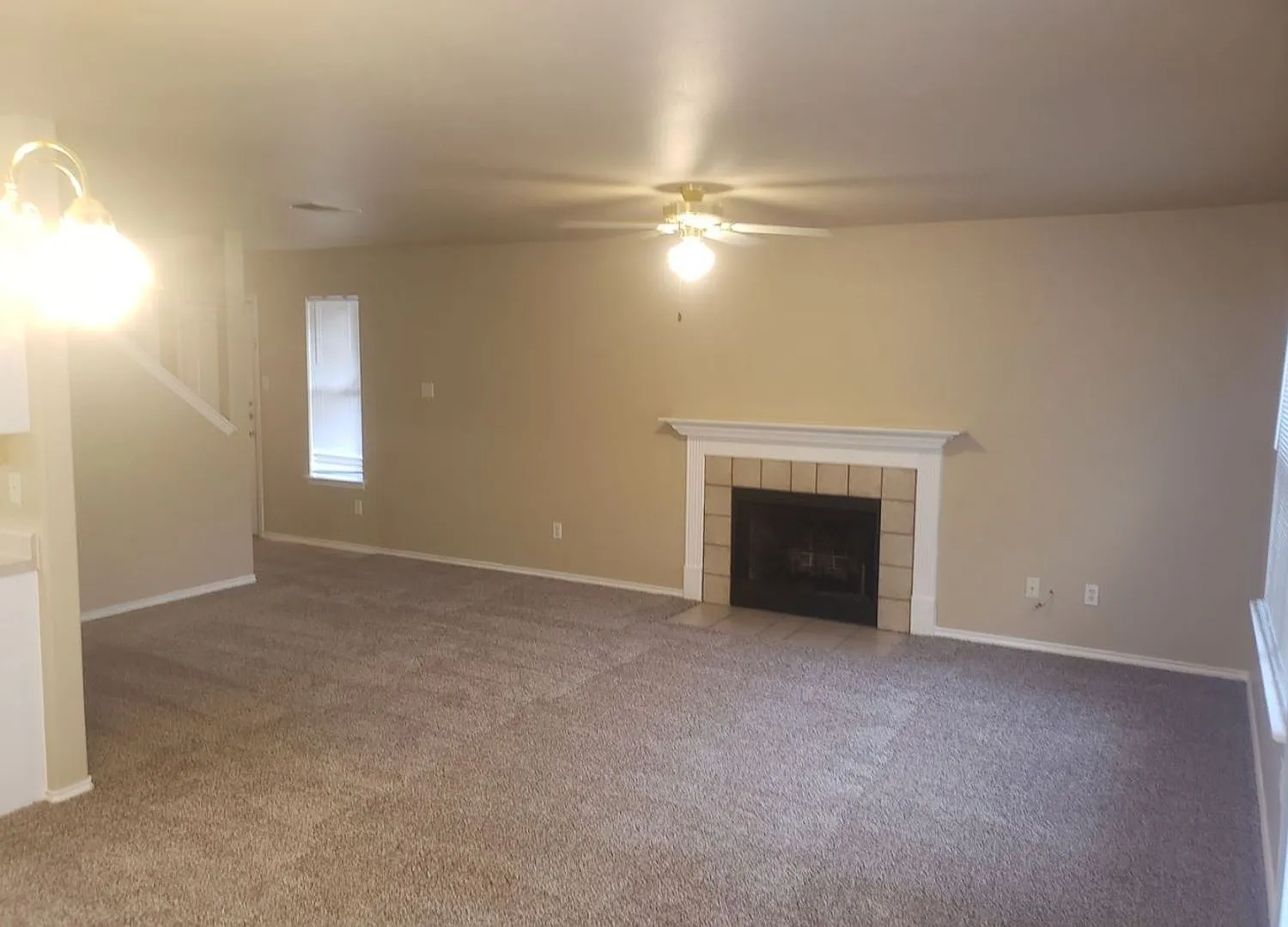 Medical Center! Available Now! Immaculate Well-Maintained 3bd/2.1ba Townhome — Photo 4