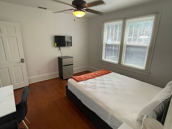 2nd image of 640 Avenue B NE #3