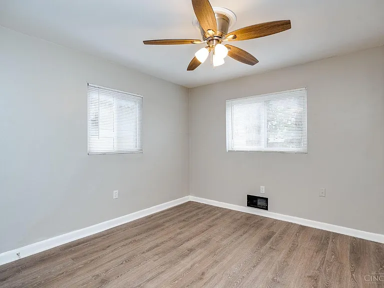 4516 Leslie Ave — Photo 11