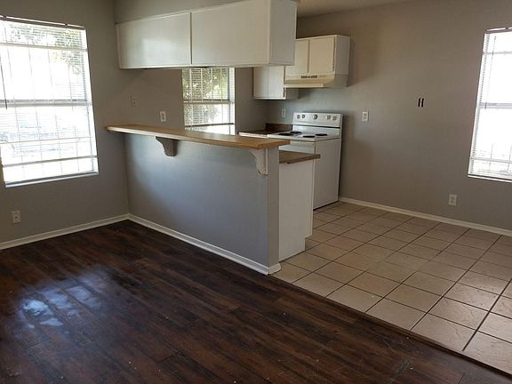 2nd image of 3436 Gateway Dr