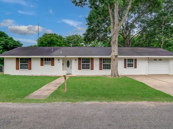 1722 Front St, Columbus, TX 78934