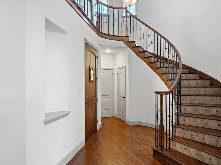 3016 Montebello Dr — Photo 2