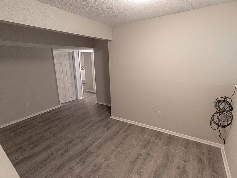 215 Wheaton Ct — Photo 17