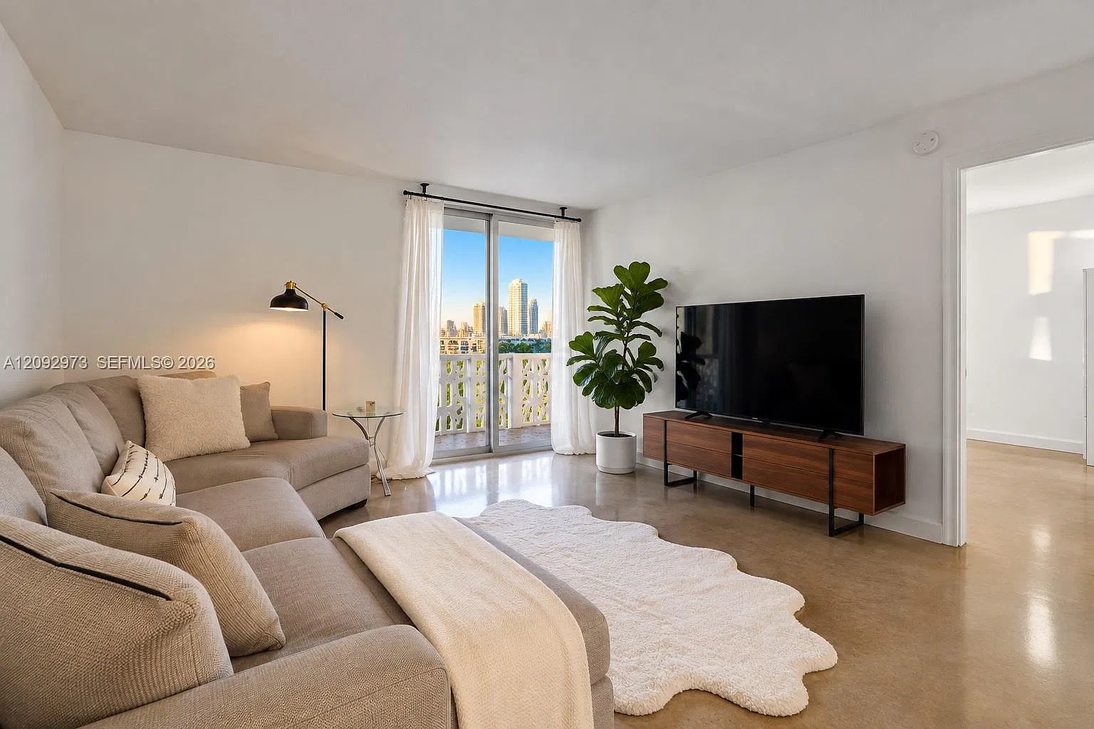 Admiral Towers Condo — Photo 1