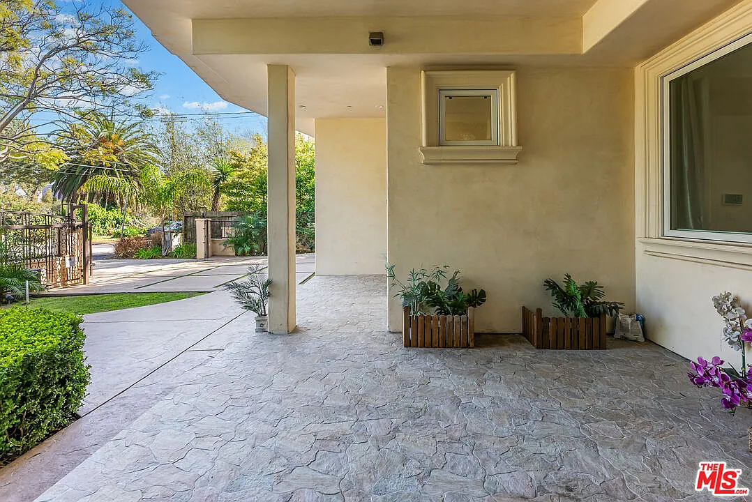 6 bed, 7.0 bath, 7300 sqft, $25,995 — Photo 4