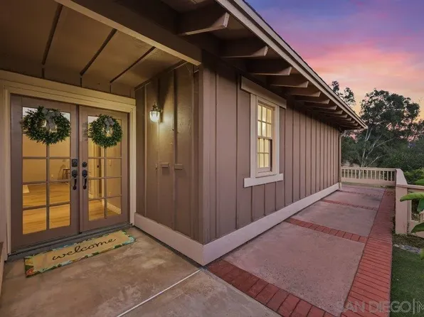 8635 Circle R Valley Ln, Escondido, CA 92026