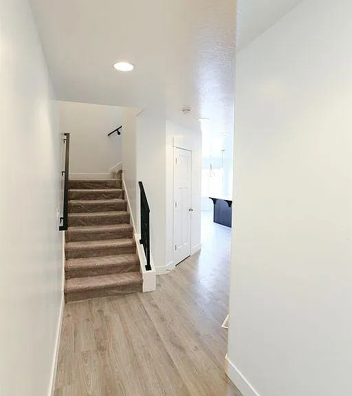 675 N Fall Creek Dr — Photo 2