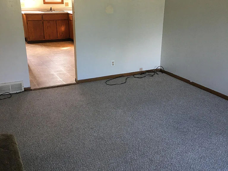 1420 Willow Ln — Photo 4