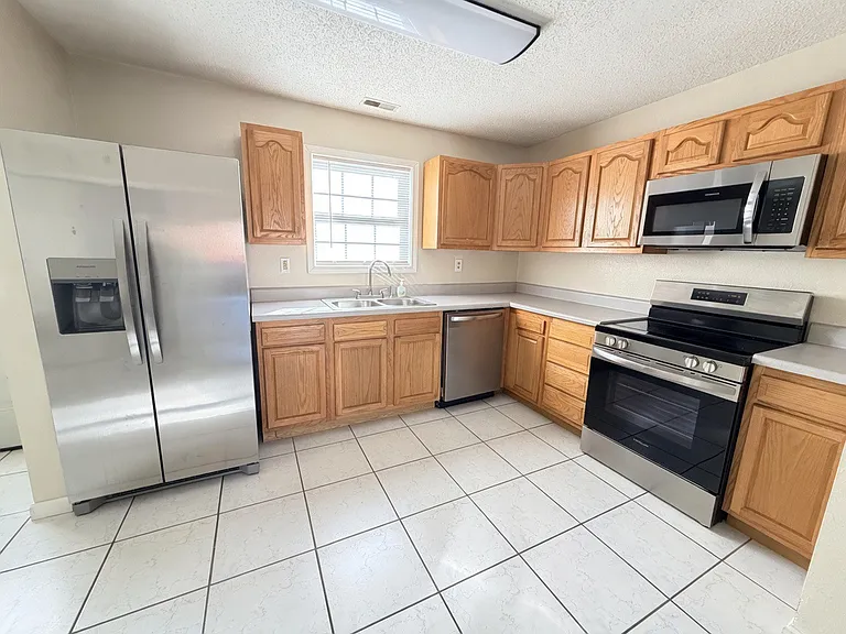 163 Gracy St — Photo 5