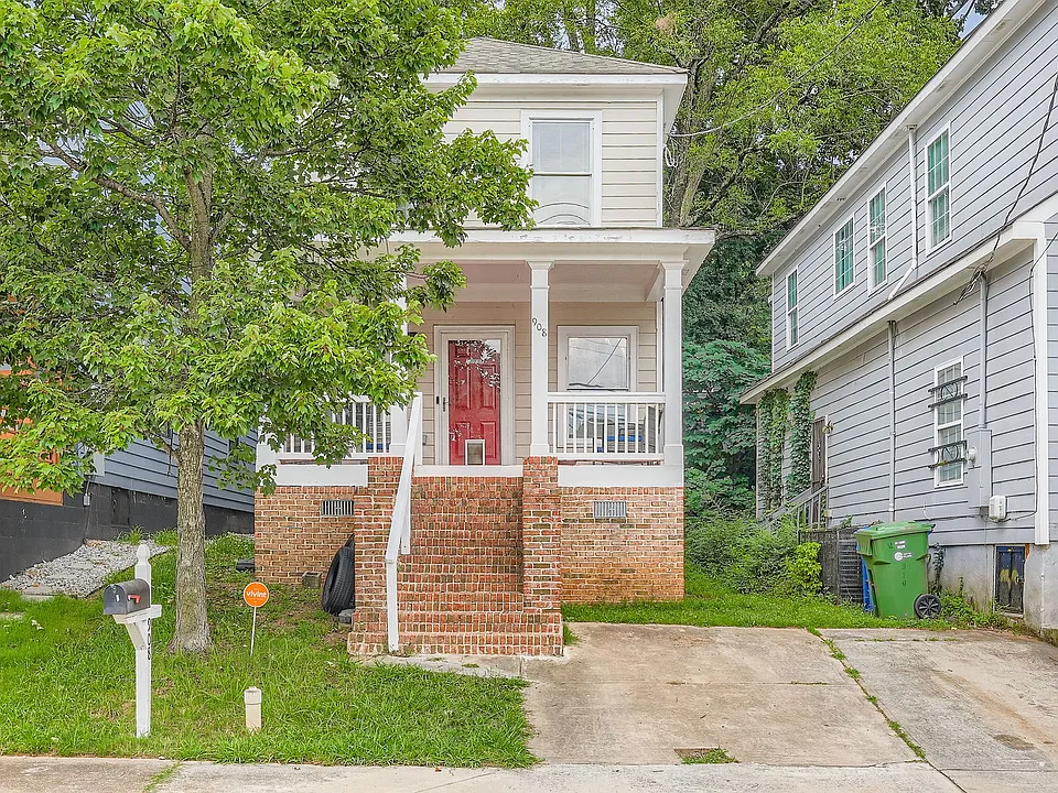 908 McDaniel St SW