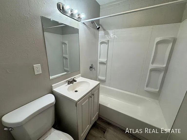 1753 W Brown St — Photo 10