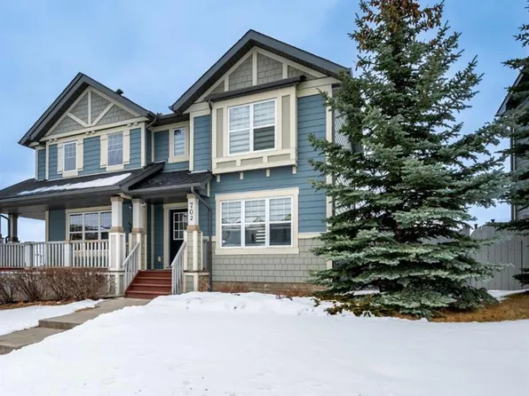 702 W Panamount Blvd NW, Calgary, AB T3K 0P7