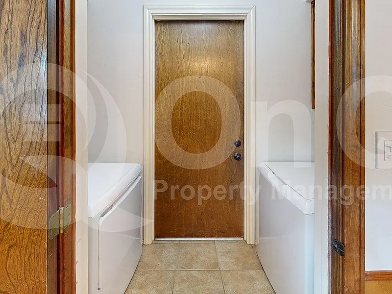 1114 Valerie Dr — Photo 18