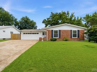 1550 Bristol Dr, Florissant, MO 63031