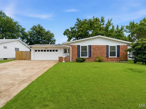 1550 Bristol Dr, Florissant, MO 63031