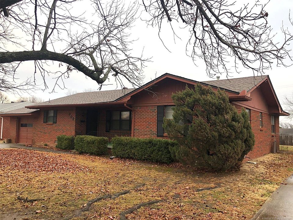 2nd image of 722 Saint Joseph Dr