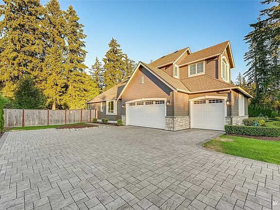 2nd image of 876 212th Ave SE