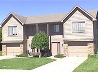 16 NW Lakeview Blvd APT B, Lees Summit, MO 64063