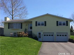 25 Holly Ln, Liverpool, NY 13090