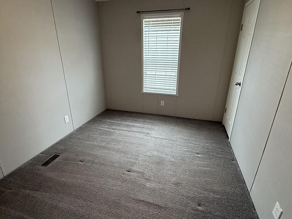 138 E Legrand St, photo 12