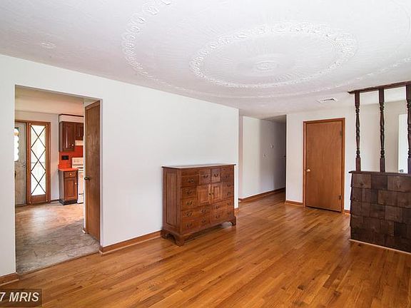 4th image of 793 Oakdale Cir