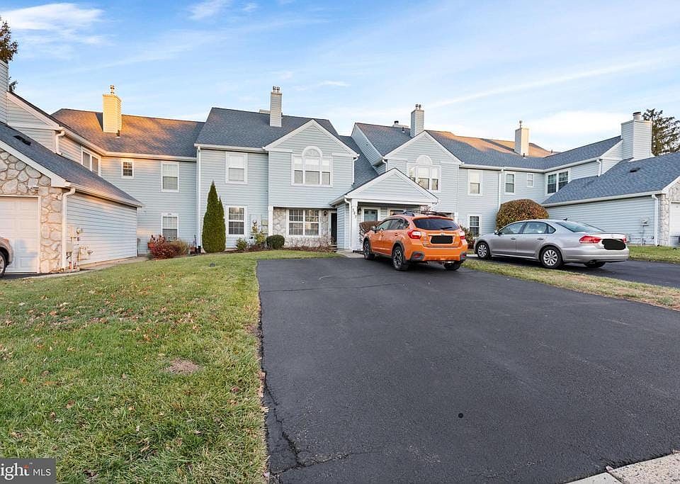1st image of 387 Independence Dr