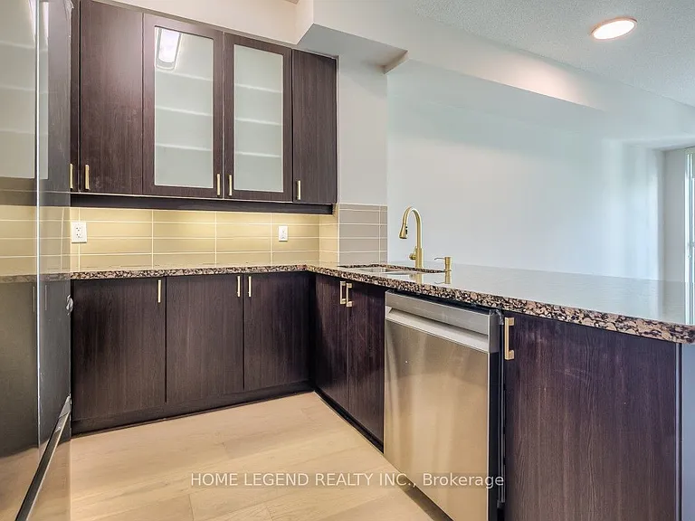 39 Upper Duke Cres #215 — Photo 12
