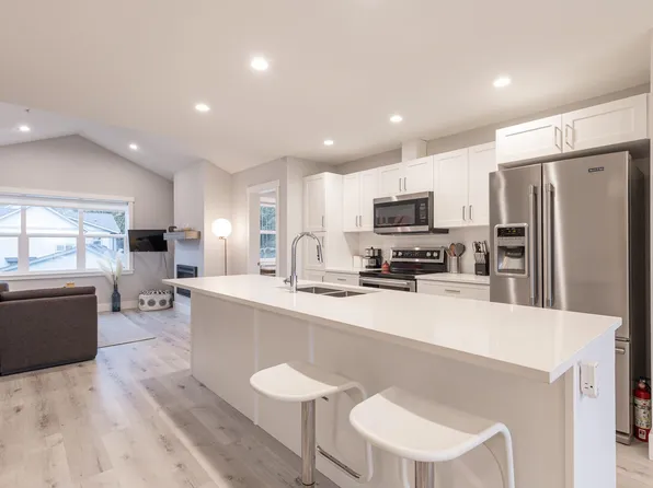 950 Woodsworth Rd #1, Gibsons, BC V0N 1V7