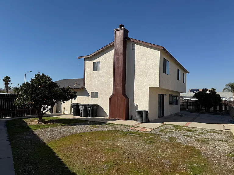 878 Fillmore Ct — Photo 2