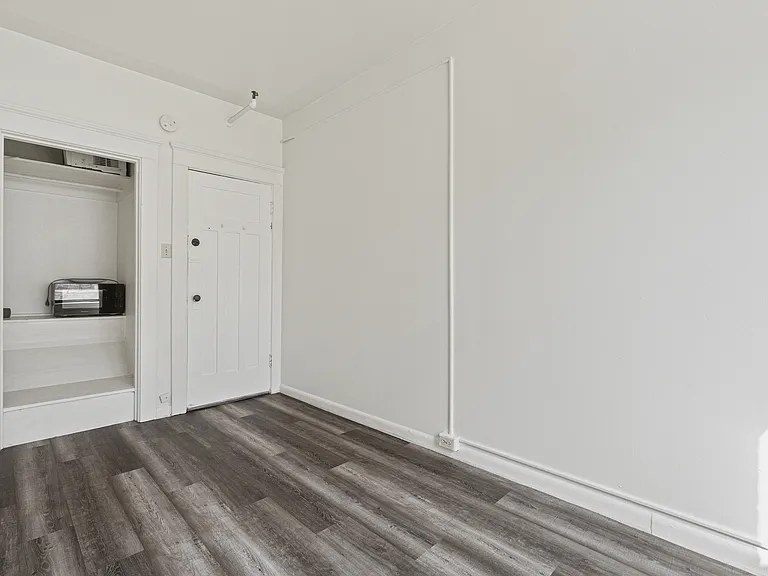 304 Bell St #33B — Photo 6