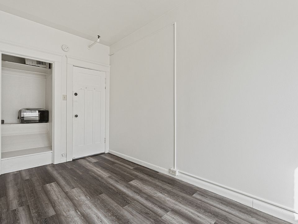 1st image of 304 Bell St APT 33B