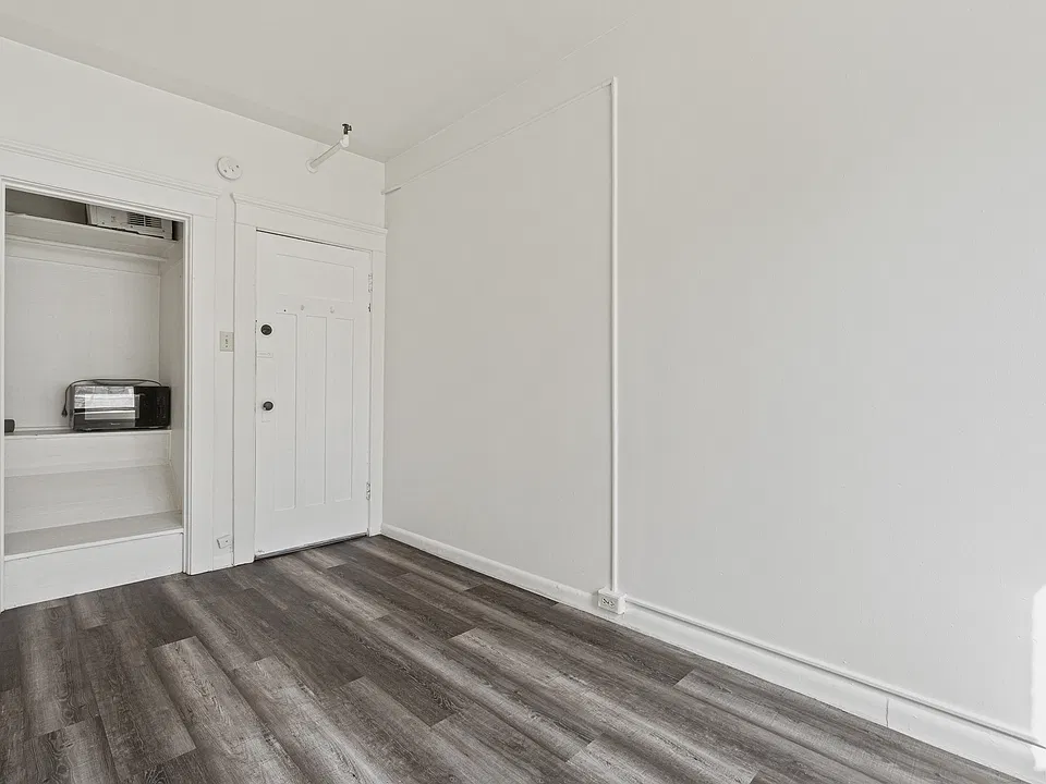 304 Bell St #33B