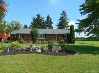 3609 Saunders Settlement Rd, Sanborn, NY 14132