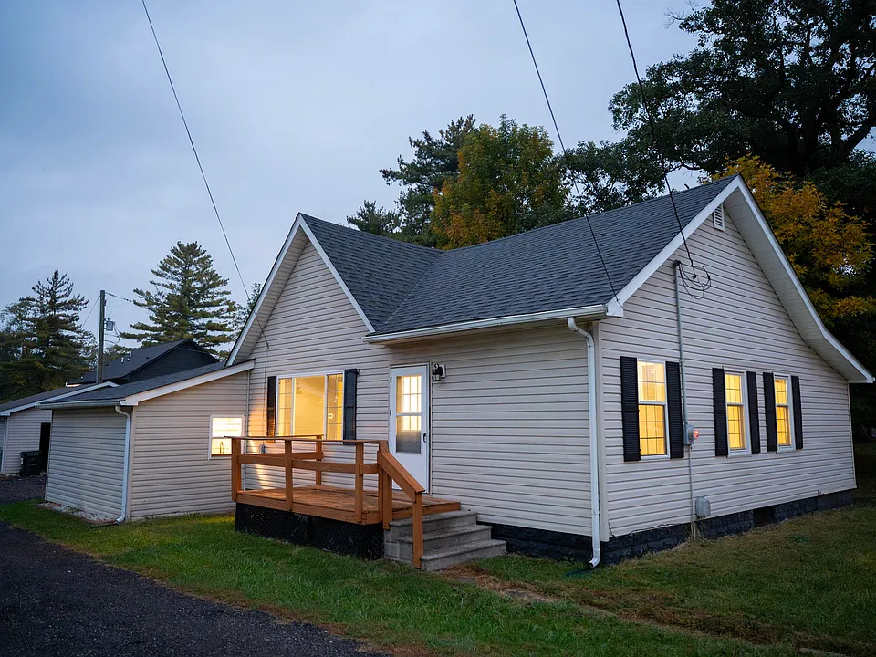 2274 W US Highway 40